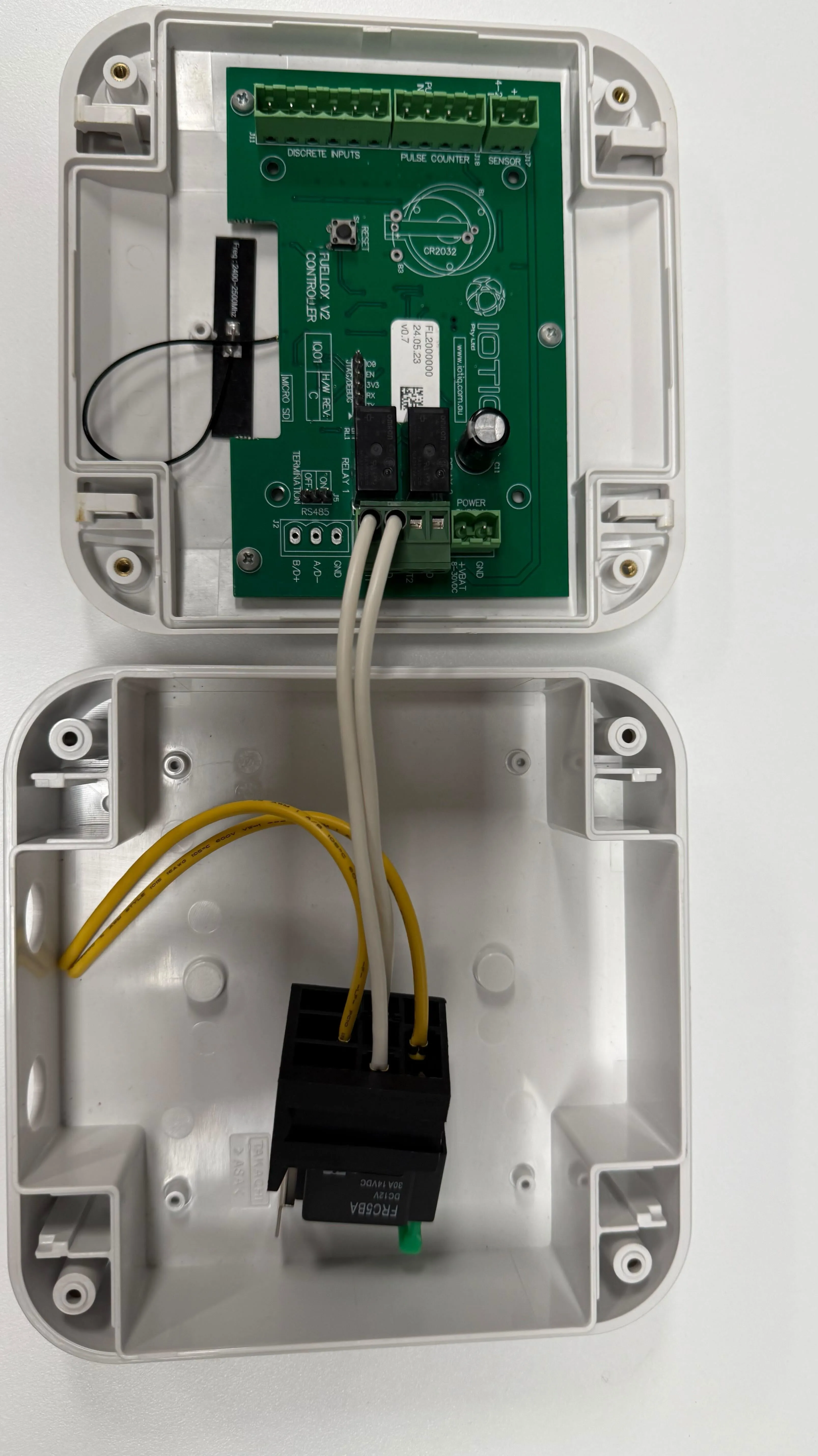 R1 variant with additional relay installed